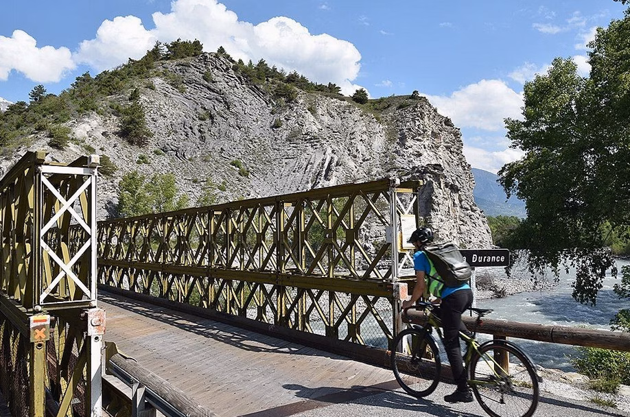 À vélo sur les rives asséchées du Danube : entre sécheresse inquiétante et signes prometteurs